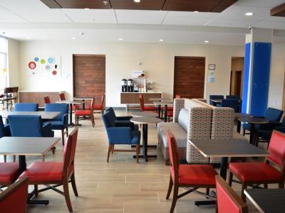 Holiday Inn Express & Suites Raleigh Airport - Brier Creek By Ihg Exterior foto